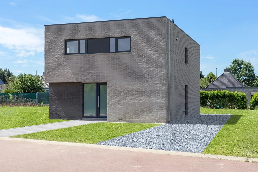 Vivienda minimalista de nueva planta